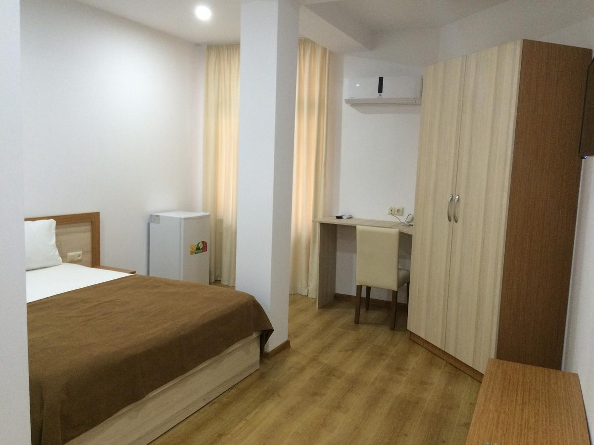 Hotel Marseille Μπατούμι Εξωτερικό φωτογραφία