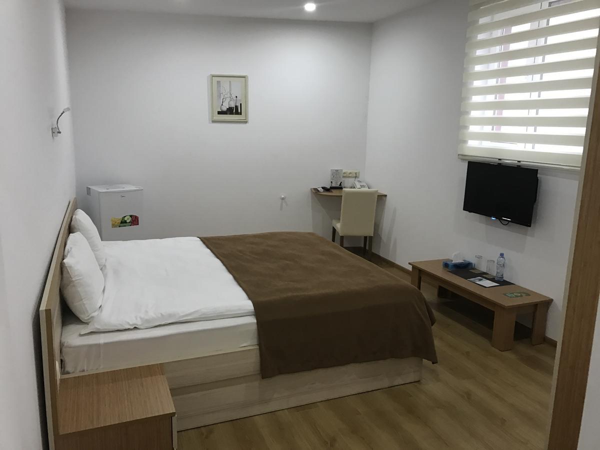 Hotel Marseille Μπατούμι Εξωτερικό φωτογραφία