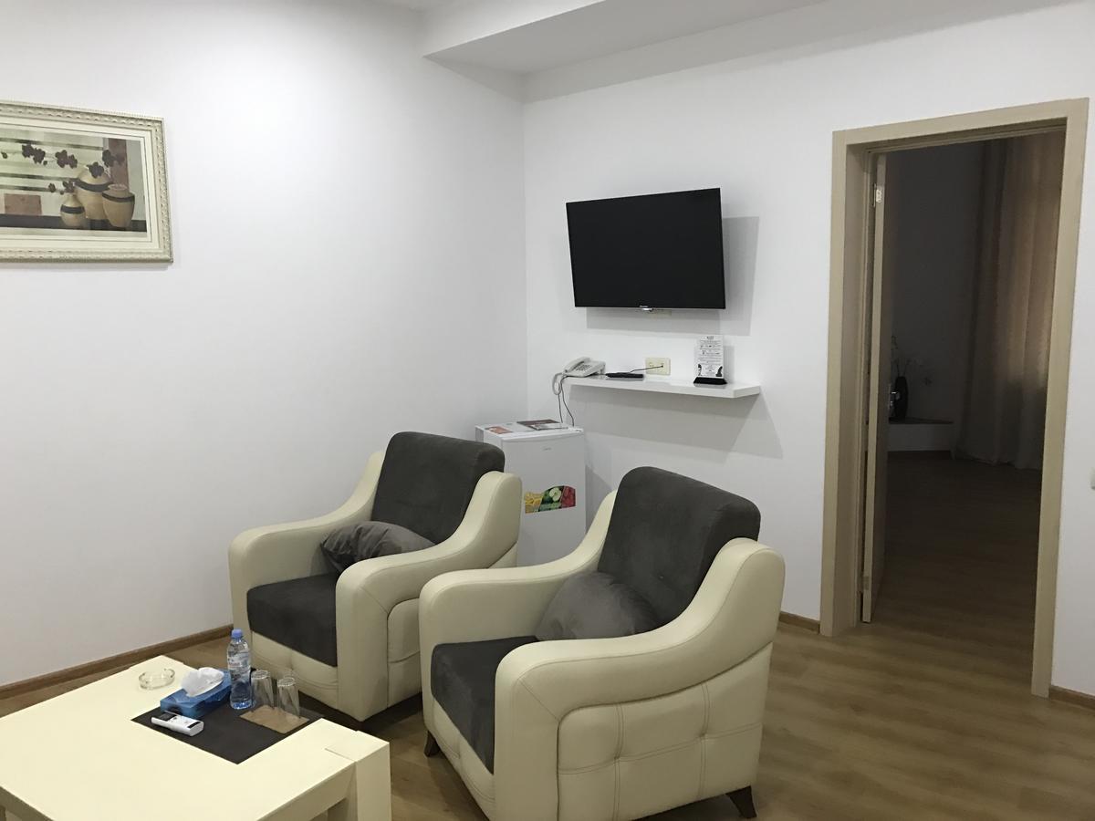 Hotel Marseille Μπατούμι Εξωτερικό φωτογραφία