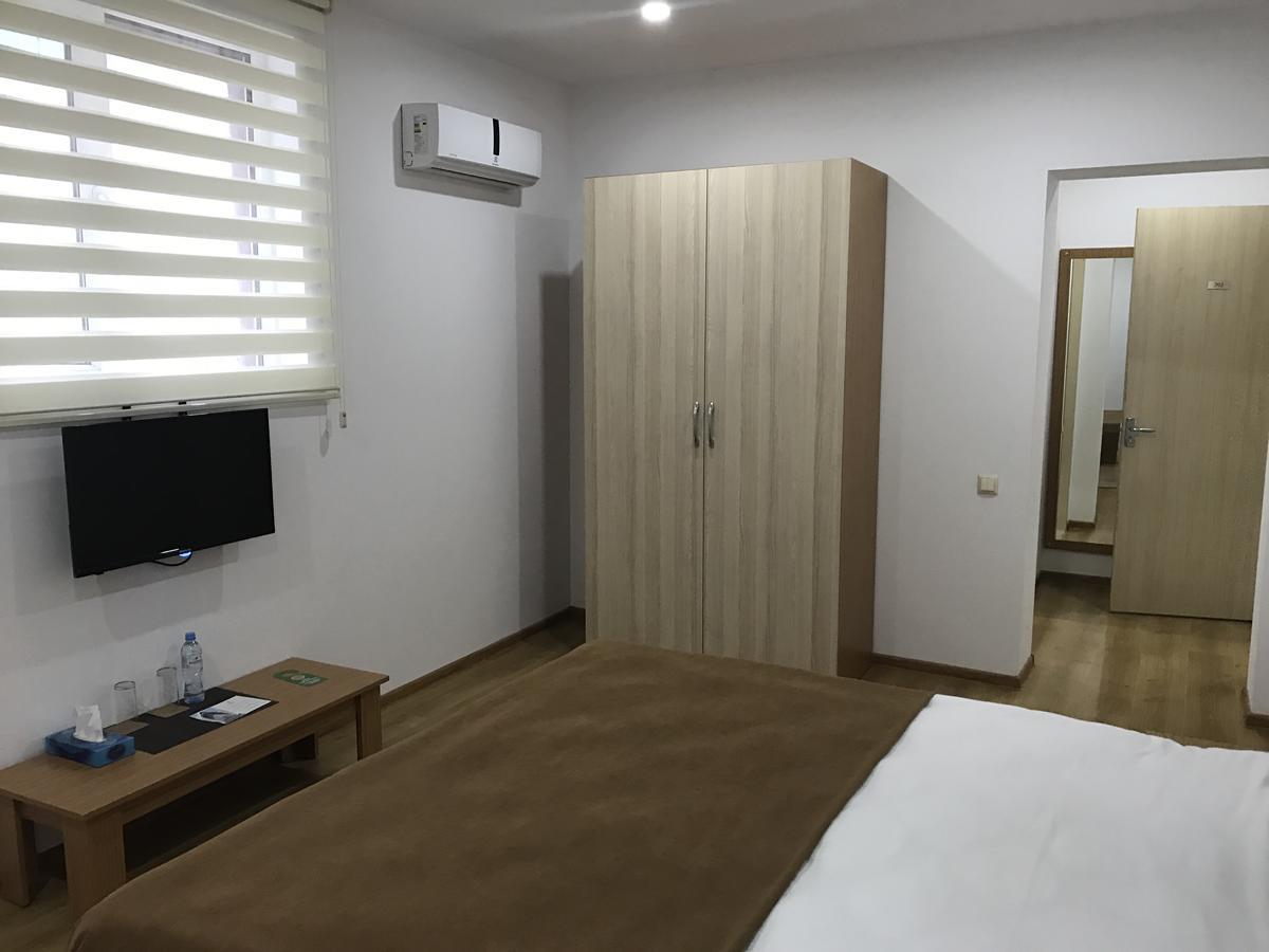 Hotel Marseille Μπατούμι Εξωτερικό φωτογραφία