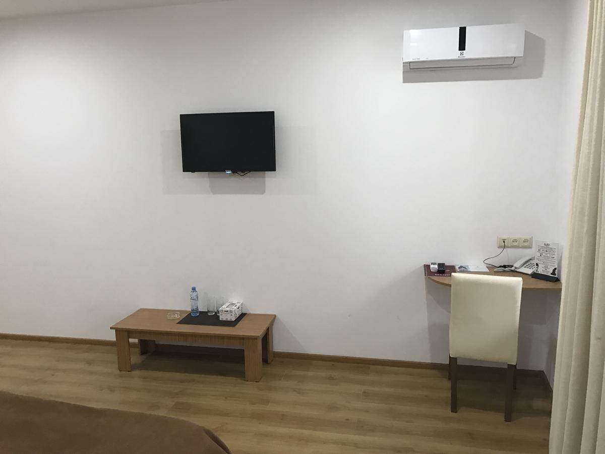 Hotel Marseille Μπατούμι Εξωτερικό φωτογραφία