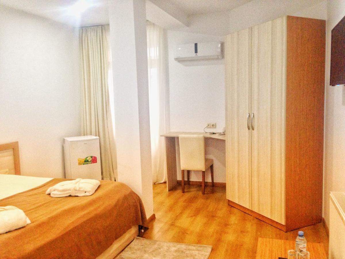 Hotel Marseille Μπατούμι Εξωτερικό φωτογραφία