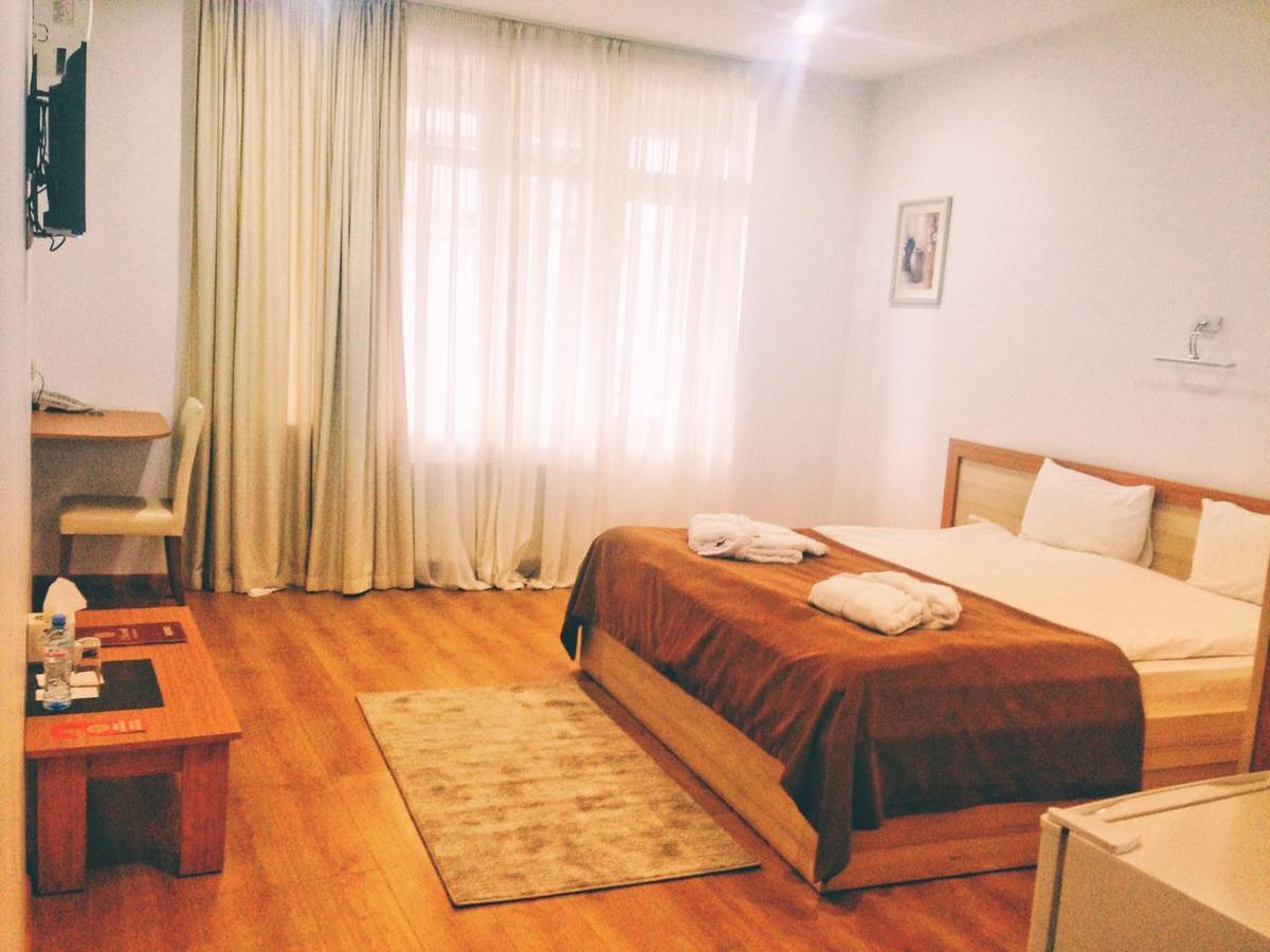 Hotel Marseille Μπατούμι Εξωτερικό φωτογραφία