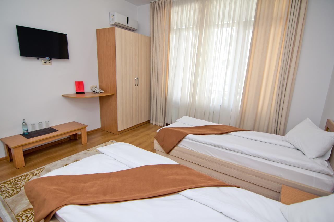 Hotel Marseille Μπατούμι Εξωτερικό φωτογραφία